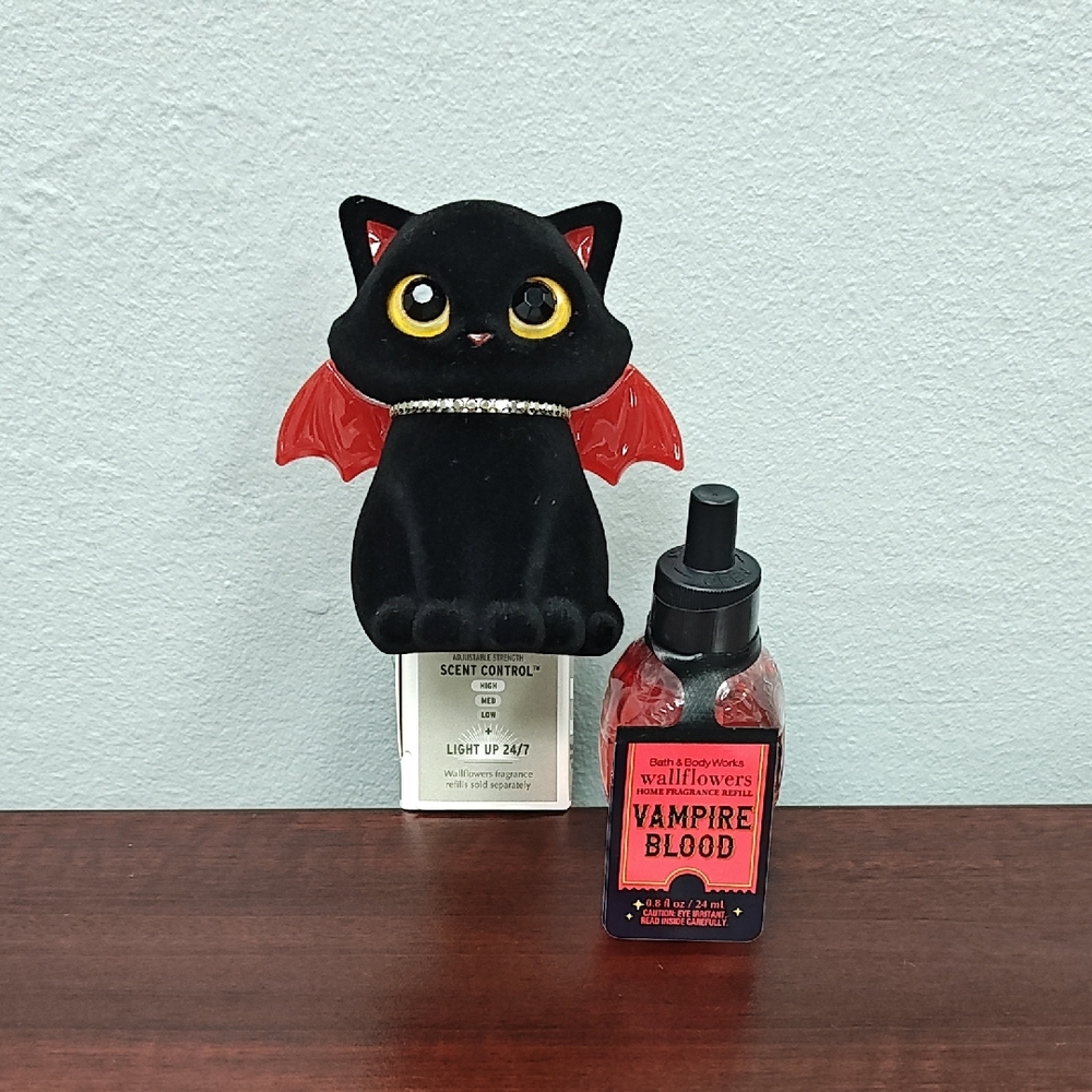 Bath & Body Works WITCHY CAT SCENT CONTROL NIGHTLIGHT & Vampire Blood Wallflower